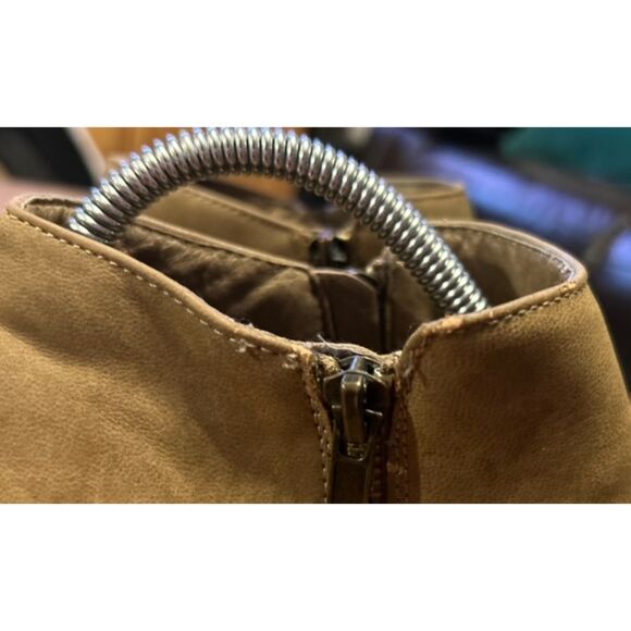 UnionBay tan booties - size 8 - Pre-owned - Picture 7 of 8